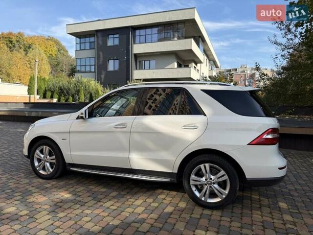 Мерседес М-Класс 2013 в Ровно на Automoto.ua Белый Мерседес М-Класс, объемом двигателя 2.99 л и пробегом 216 тыс. км за 19700 $, фото 6 на Automoto.ua