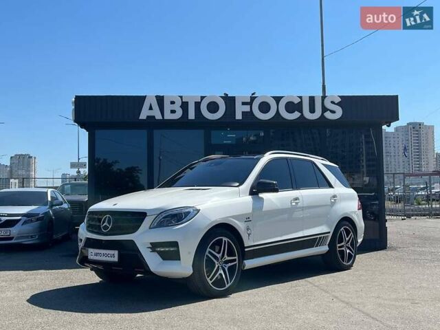 Белый Мерседес М-Класс, объемом двигателя 4.66 л и пробегом 270 тыс. км за 17990 $, фото 2 на Automoto.ua