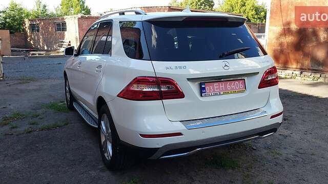 Білий Мерседес М-Клас, об'ємом двигуна 3 л та пробігом 54 тис. км за 23300 $, фото 12 на Automoto.ua
