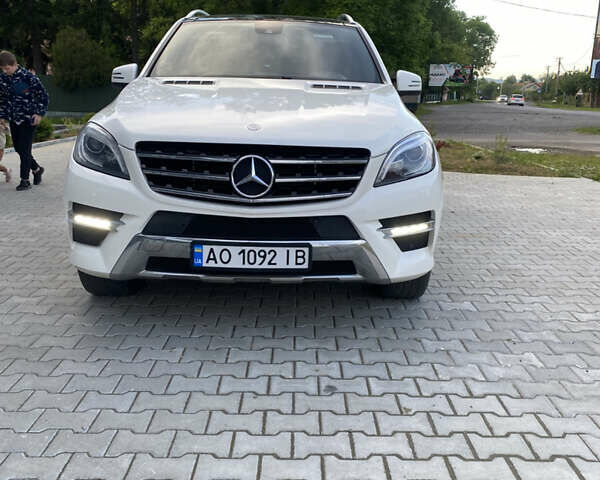 Білий Мерседес М-Клас, об'ємом двигуна 2.99 л та пробігом 200 тис. км за 21500 $, фото 1 на Automoto.ua