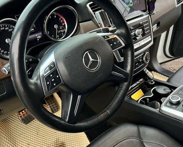 Білий Мерседес М-Клас, об'ємом двигуна 3.5 л та пробігом 148 тис. км за 18000 $, фото 3 на Automoto.ua