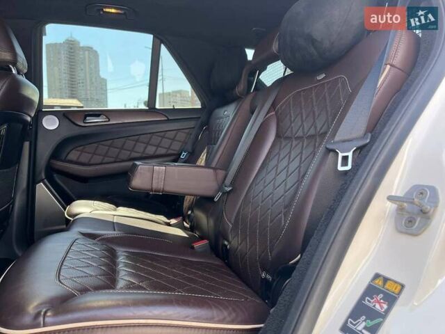 Белый Мерседес М-Класс, объемом двигателя 4.66 л и пробегом 270 тыс. км за 17990 $, фото 11 на Automoto.ua