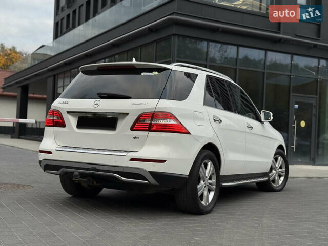 Мерседес М-Класс 2014 в Львове на Automoto.ua Белый Мерседес М-Класс, объемом двигателя 2.99 л и пробегом 279 тыс. км за 22800 $, фото 11 на Automoto.ua