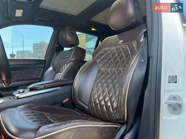 Білий Мерседес М-Клас, об'ємом двигуна 4.66 л та пробігом 270 тис. км за 16990 $, фото 9 на Automoto.ua