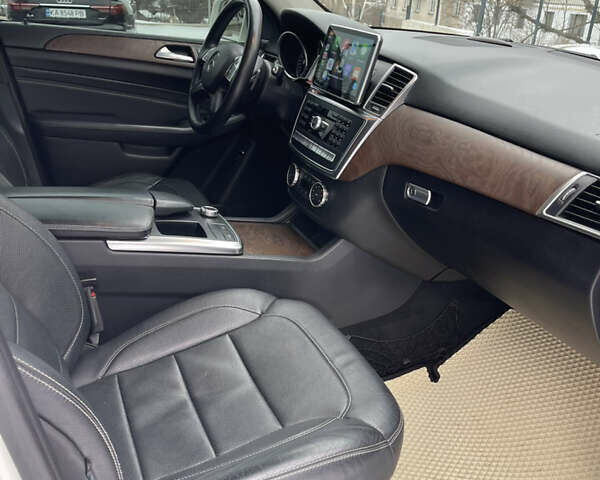 Белый Мерседес М-Класс, объемом двигателя 3.5 л и пробегом 149 тыс. км за 18500 $, фото 11 на Automoto.ua