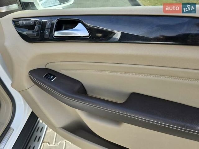 Білий Мерседес М-Клас, об'ємом двигуна 2.99 л та пробігом 235 тис. км за 19700 $, фото 30 на Automoto.ua