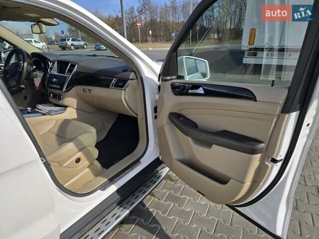 Білий Мерседес М-Клас, об'ємом двигуна 2.99 л та пробігом 235 тис. км за 19700 $, фото 29 на Automoto.ua