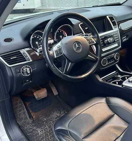 Белый Мерседес М-Класс, объемом двигателя 3.5 л и пробегом 83 тыс. км за 22500 $, фото 3 на Automoto.ua