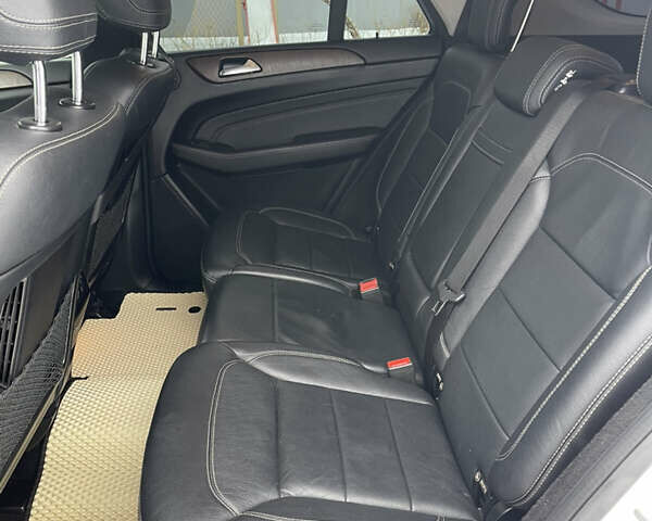 Белый Мерседес М-Класс, объемом двигателя 3.5 л и пробегом 149 тыс. км за 18500 $, фото 12 на Automoto.ua