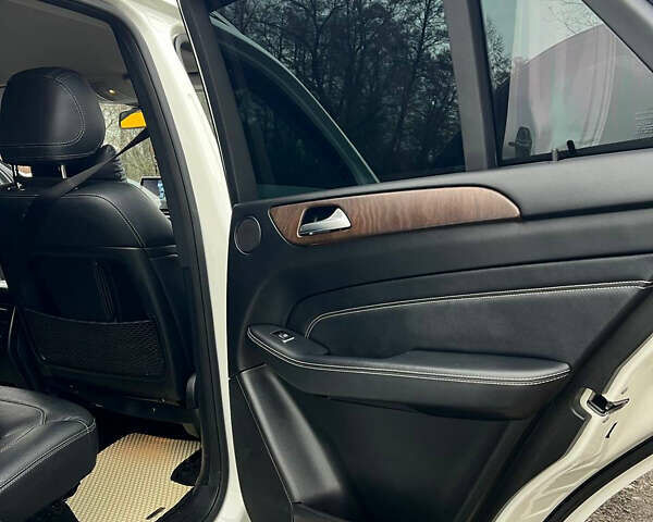 Білий Мерседес М-Клас, об'ємом двигуна 3.5 л та пробігом 148 тис. км за 18000 $, фото 12 на Automoto.ua