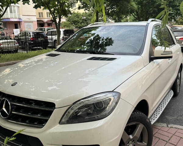 Білий Мерседес М-Клас, об'ємом двигуна 2.99 л та пробігом 270 тис. км за 23000 $, фото 1 на Automoto.ua