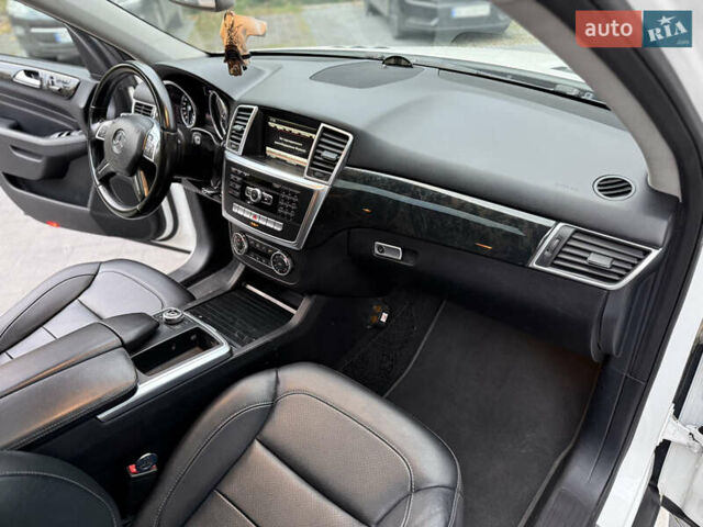 Мерседес М-Класс 2014 в Львове на Automoto.ua Белый Мерседес М-Класс, объемом двигателя 2.99 л и пробегом 279 тыс. км за 22800 $, фото 41 на Automoto.ua