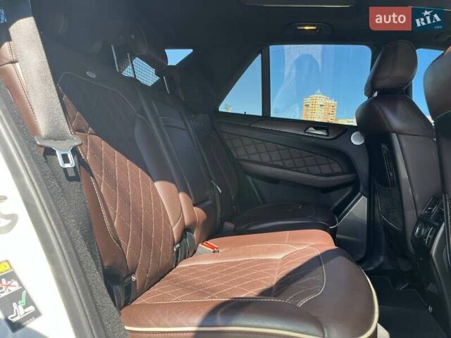 Білий Мерседес М-Клас, об'ємом двигуна 4.66 л та пробігом 270 тис. км за 16990 $, фото 10 на Automoto.ua