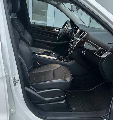 Белый Мерседес М-Класс, объемом двигателя 3.5 л и пробегом 83 тыс. км за 22500 $, фото 4 на Automoto.ua