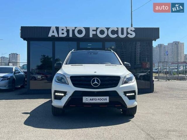 Белый Мерседес М-Класс, объемом двигателя 4.66 л и пробегом 270 тыс. км за 17990 $, фото 3 на Automoto.ua