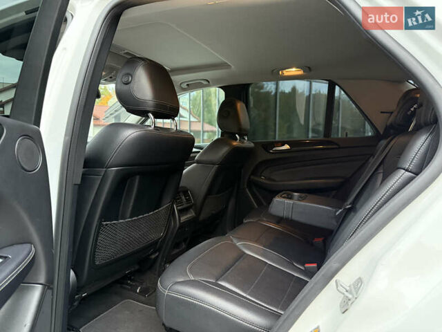 Мерседес М-Класс 2014 в Львове на Automoto.ua Белый Мерседес М-Класс, объемом двигателя 2.99 л и пробегом 279 тыс. км за 22800 $, фото 31 на Automoto.ua