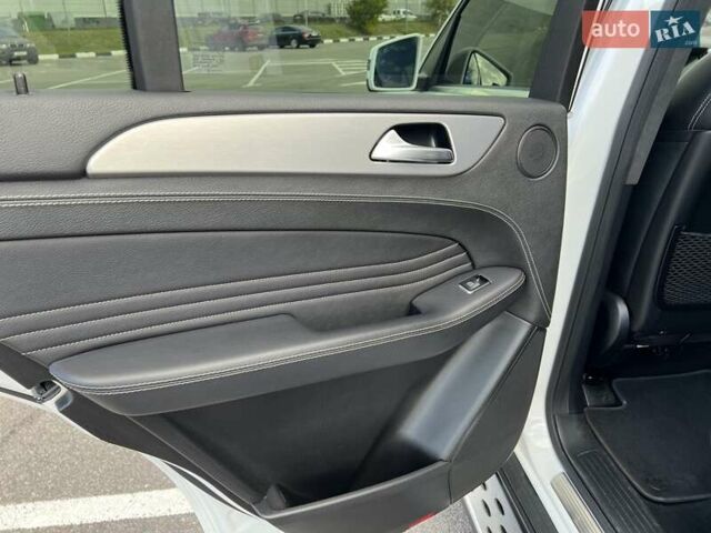 Белый Мерседес М-Класс, объемом двигателя 2.99 л и пробегом 253 тыс. км за 22800 $, фото 19 на Automoto.ua