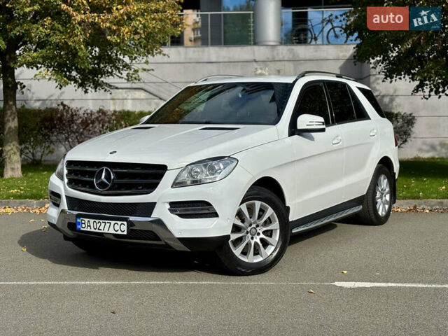 Мерседес М-Класс 2015 в Киеве на Automoto.ua Белый Мерседес М-Класс, объемом двигателя 3 л и пробегом 152 тыс. км за 27900 $, фото 9 на Automoto.ua
