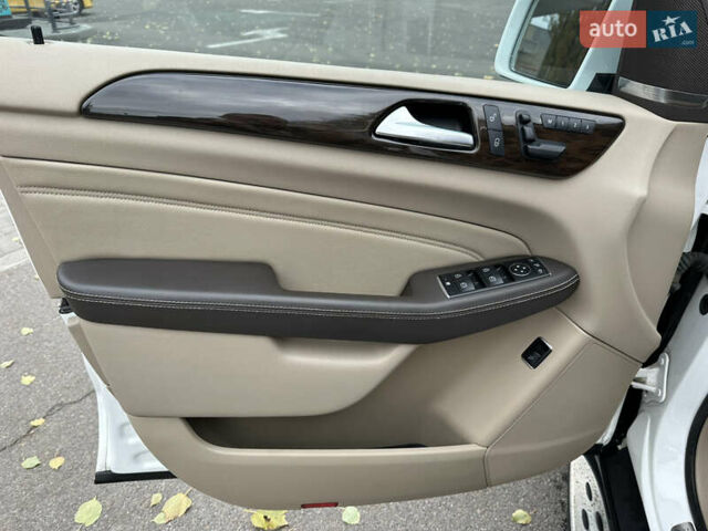 Білий Мерседес М-Клас, об'ємом двигуна 3.5 л та пробігом 196 тис. км за 20900 $, фото 19 на Automoto.ua