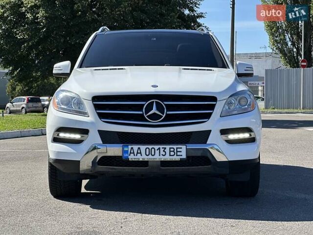 Белый Мерседес М-Класс, объемом двигателя 3.5 л и пробегом 196 тыс. км за 21500 $, фото 1 на Automoto.ua