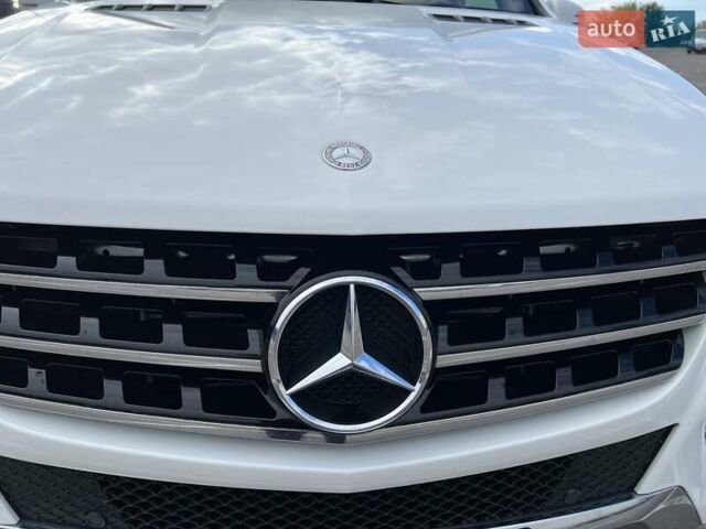 Белый Мерседес М-Класс, объемом двигателя 2.99 л и пробегом 253 тыс. км за 22800 $, фото 8 на Automoto.ua