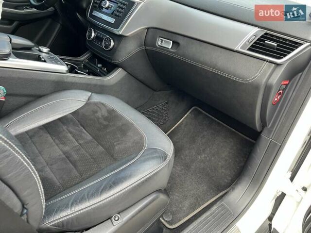 Белый Мерседес М-Класс, объемом двигателя 2.99 л и пробегом 253 тыс. км за 22800 $, фото 27 на Automoto.ua