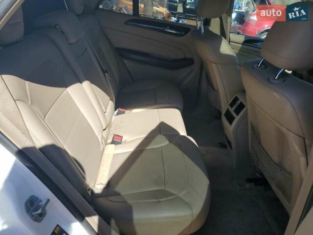 Белый Мерседес М-Класс, объемом двигателя 2.99 л и пробегом 161 тыс. км за 3000 $, фото 10 на Automoto.ua