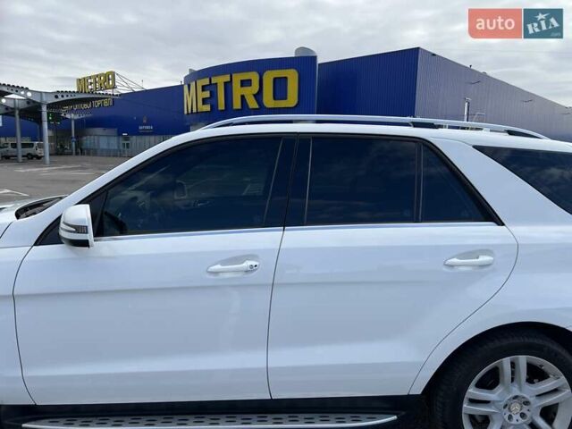 Белый Мерседес М-Класс, объемом двигателя 2.99 л и пробегом 253 тыс. км за 22800 $, фото 6 на Automoto.ua