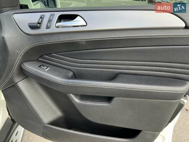 Белый Мерседес М-Класс, объемом двигателя 2.99 л и пробегом 253 тыс. км за 22800 $, фото 26 на Automoto.ua