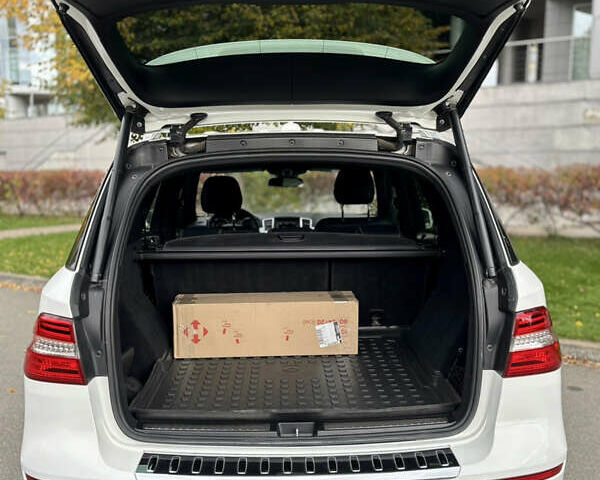 Мерседес М-Класс 2015 в Киеве на Automoto.ua Белый Мерседес М-Класс, объемом двигателя 3 л и пробегом 152 тыс. км за 27900 $, фото 27 на Automoto.ua