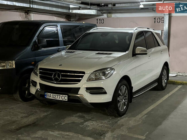 Мерседес М-Класс 2015 в Киеве на Automoto.ua Белый Мерседес М-Класс, объемом двигателя 3 л и пробегом 152 тыс. км за 27900 $, фото 29 на Automoto.ua
