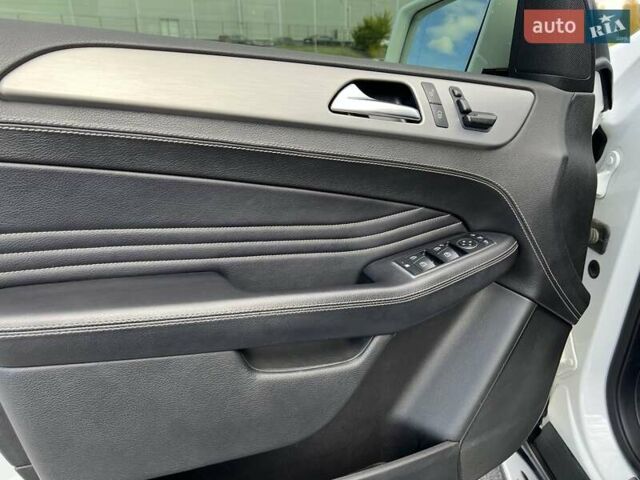 Белый Мерседес М-Класс, объемом двигателя 2.99 л и пробегом 253 тыс. км за 22800 $, фото 28 на Automoto.ua