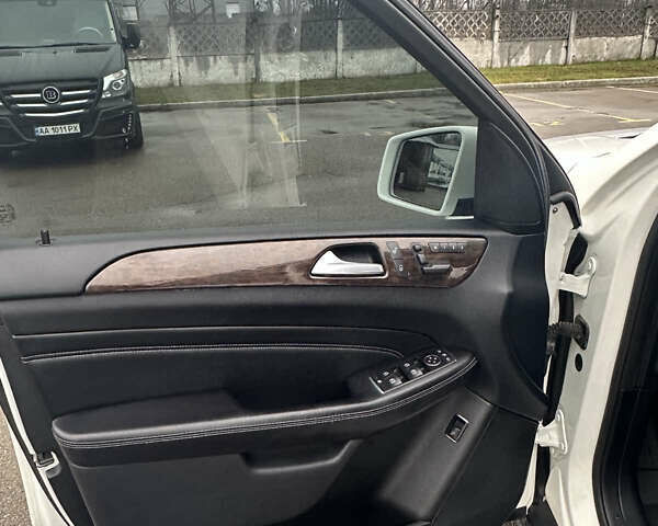 Белый Мерседес М-Класс, объемом двигателя 2.14 л и пробегом 282 тыс. км за 18900 $, фото 37 на Automoto.ua