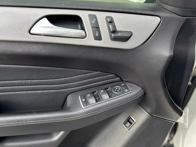 Мерседес М-Класс 2015 в Киеве на Automoto.ua Белый Мерседес М-Класс, объемом двигателя 3 л и пробегом 152 тыс. км за 27900 $, фото 10 на Automoto.ua