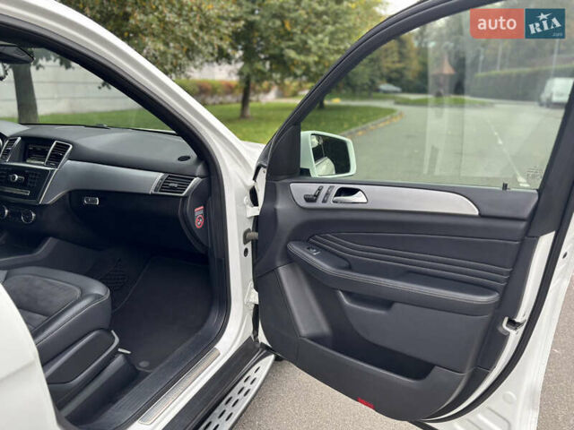 Мерседес М-Класс 2015 в Киеве на Automoto.ua Белый Мерседес М-Класс, объемом двигателя 3 л и пробегом 152 тыс. км за 27900 $, фото 12 на Automoto.ua