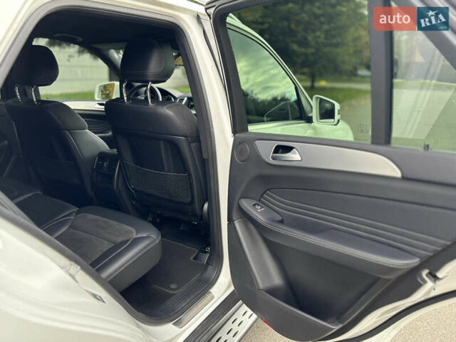 Мерседес М-Класс 2015 в Киеве на Automoto.ua Белый Мерседес М-Класс, объемом двигателя 3 л и пробегом 152 тыс. км за 27900 $, фото 15 на Automoto.ua