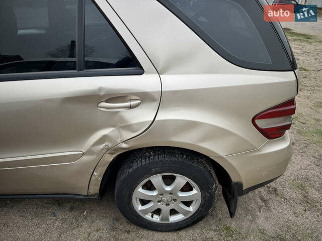 Бежевый Мерседес М-Класс, объемом двигателя 3 л и пробегом 289 тыс. км за 5300 $, фото 14 на Automoto.ua