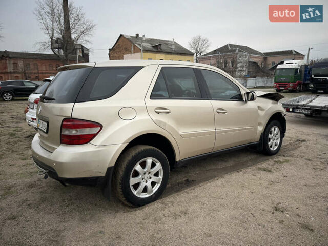 Бежевый Мерседес М-Класс, объемом двигателя 3 л и пробегом 289 тыс. км за 5300 $, фото 7 на Automoto.ua