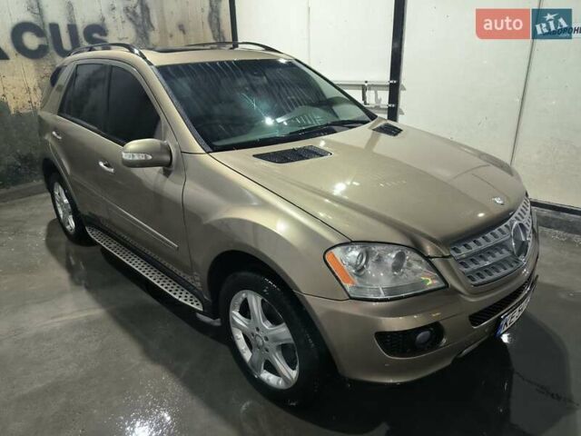 Бежевый Мерседес М-Класс, объемом двигателя 3.5 л и пробегом 295 тыс. км за 9999 $, фото 3 на Automoto.ua