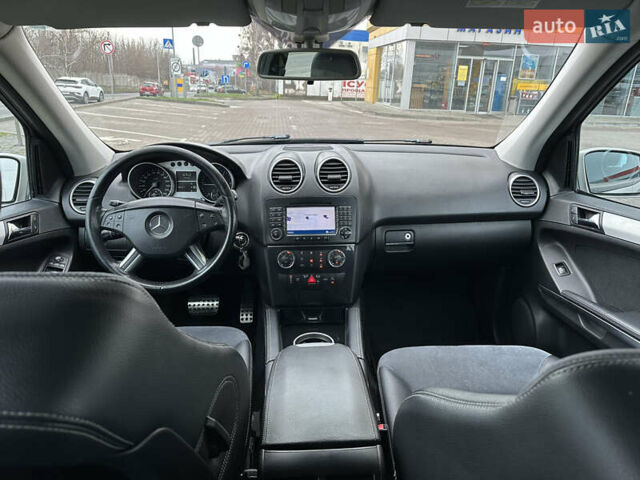 Бежевый Мерседес М-Класс, объемом двигателя 3 л и пробегом 211 тыс. км за 6500 $, фото 2 на Automoto.ua