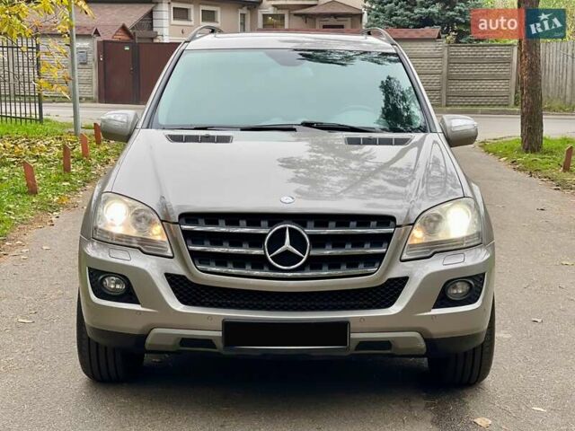 Мерседес М-Клас 2009 у Києві на Automoto.ua Бежевий Мерседес М-Клас, об'ємом двигуна 3.5 л та пробігом 167 тис. км за 11700 $, фото 1 на Automoto.ua