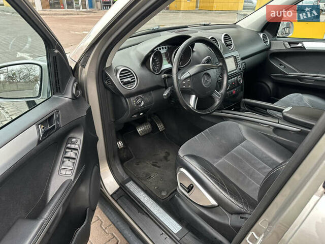 Бежевый Мерседес М-Класс, объемом двигателя 3 л и пробегом 211 тыс. км за 6500 $, фото 4 на Automoto.ua