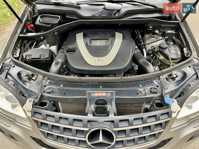 Мерседес М-Клас 2009 у Києві на Automoto.ua Бежевий Мерседес М-Клас, об'ємом двигуна 3.5 л та пробігом 167 тис. км за 11700 $, фото 10 на Automoto.ua