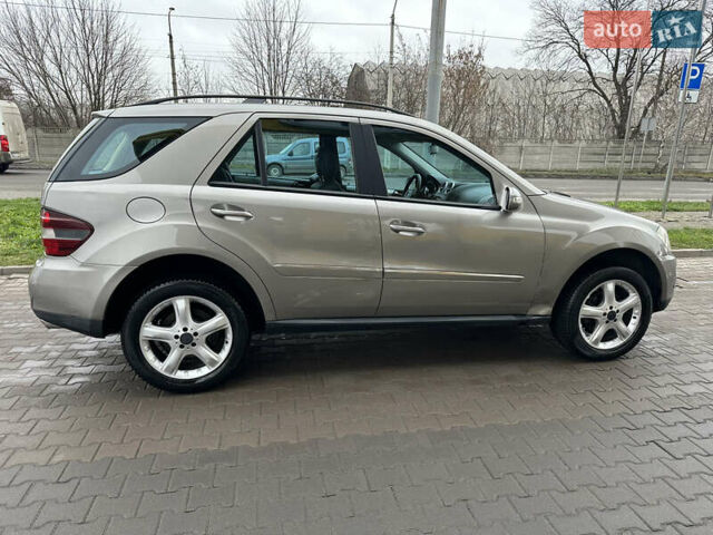 Бежевый Мерседес М-Класс, объемом двигателя 3 л и пробегом 211 тыс. км за 6500 $, фото 1 на Automoto.ua