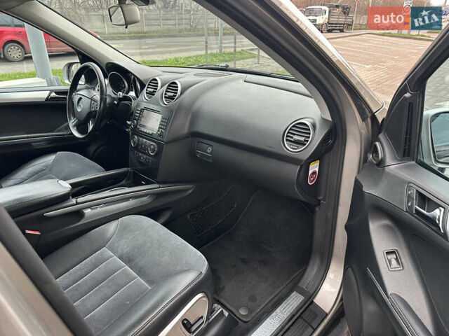 Бежевый Мерседес М-Класс, объемом двигателя 3 л и пробегом 211 тыс. км за 6500 $, фото 5 на Automoto.ua