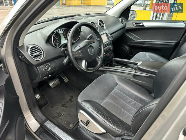 Бежевый Мерседес М-Класс, объемом двигателя 3 л и пробегом 211 тыс. км за 6500 $, фото 3 на Automoto.ua