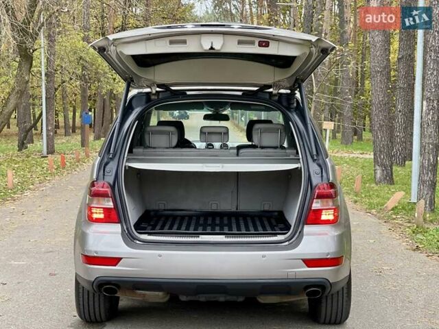 Мерседес М-Клас 2009 у Києві на Automoto.ua Бежевий Мерседес М-Клас, об'ємом двигуна 3.5 л та пробігом 167 тис. км за 11700 $, фото 11 на Automoto.ua