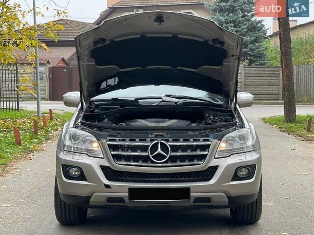 Мерседес М-Клас 2009 у Києві на Automoto.ua Бежевий Мерседес М-Клас, об'ємом двигуна 3.5 л та пробігом 167 тис. км за 11700 $, фото 9 на Automoto.ua