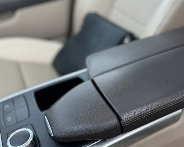 Мерседес М-Класс 2013 в Ровно на Automoto.ua Бежевый Мерседес М-Класс, объемом двигателя 2.99 л и пробегом 235 тыс. км за 21650 $, фото 20 на Automoto.ua