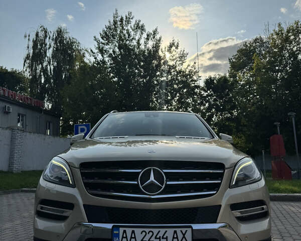 Мерседес М-Класс 2013 в Ровно на Automoto.ua Бежевый Мерседес М-Класс, объемом двигателя 2.99 л и пробегом 235 тыс. км за 21650 $, фото 5 на Automoto.ua